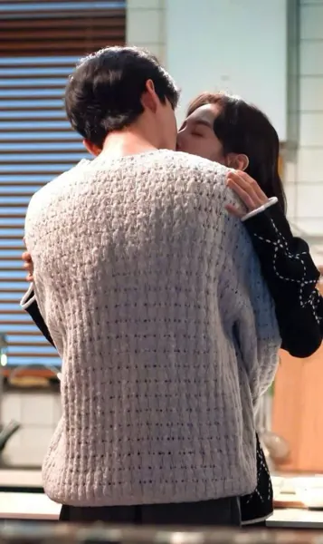 Bìa Khi Bạn Cùng Phòng Thành Chị Dâu Tôi