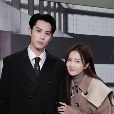 Bìa Lâm Thiên Thiên và Chu Thời Dư