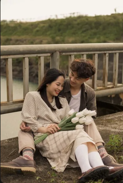 Bìa KẾT HÔN VỚI ẢNH ĐẾ