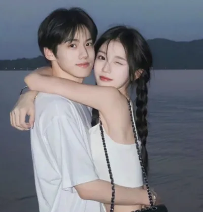 Bìa TÌNH YÊU BẮT ĐẦU TỪ KHOẢNH KHẮC