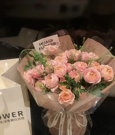 Bìa ÁNH NHÌN ĐẦY TỔN THƯƠNG