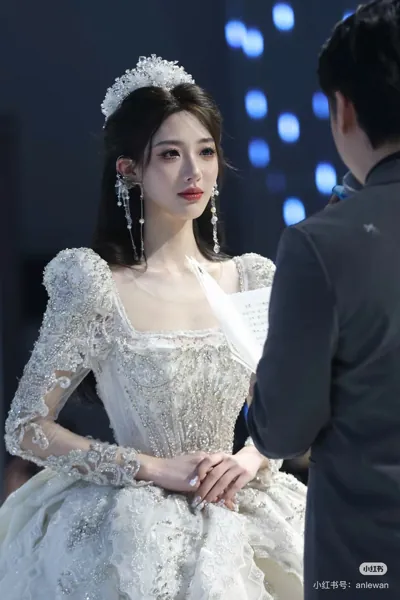 Bìa Ánh Sáng Sau Biển Quảng Cáo