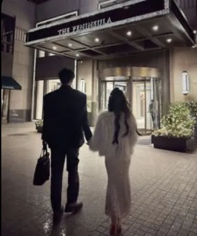 Bìa ẢNH GIƯỜNG CHIẾU CỦA CHỒNG BỊ LỘ