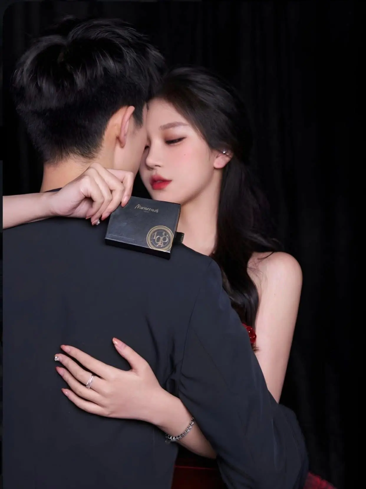 Bìa LÀM VIỆC CẢ ĐỜI VÌ EM