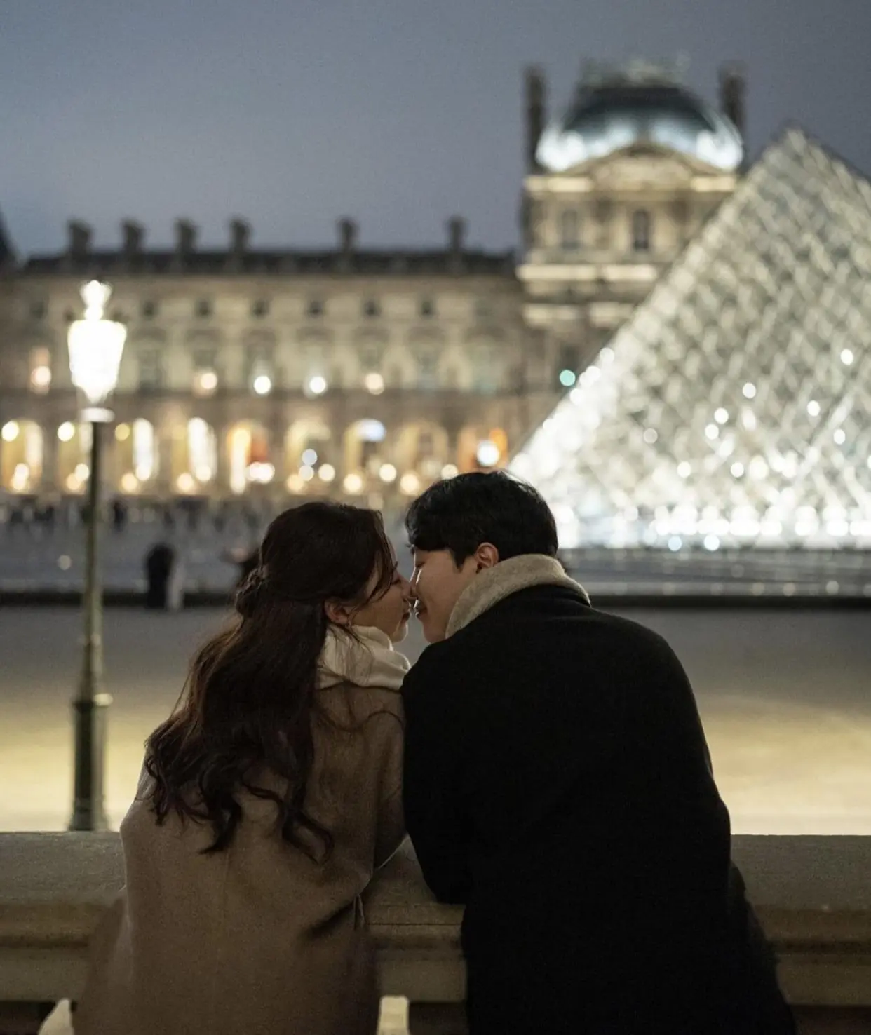 Bìa GIẢ VỜ YÊU SÂU ĐẬM