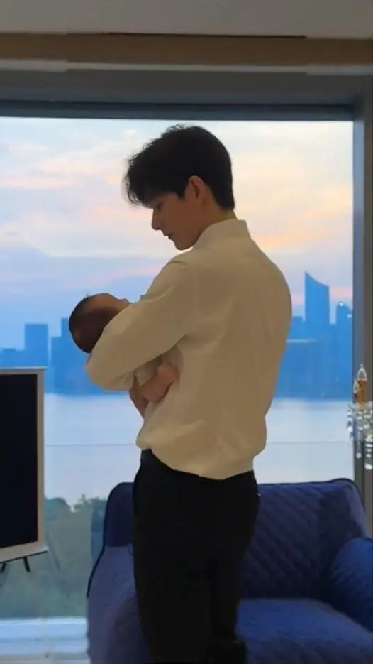 Bìa Tình Yêu Khởi Đầu Từ Giao Dịch