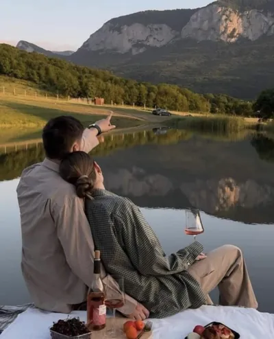 Bìa TIN NHẮN TỪ SỐ LẠ