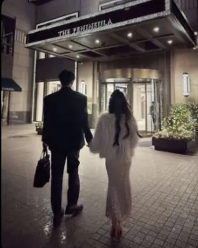 Bìa ẢNH GIƯỜNG CHIẾU CỦA CHỒNG BỊ LỘ