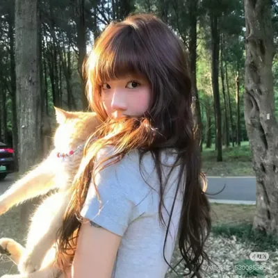 Bìa CHIẾC VÒNG CỔ TRỊ GIÁ MỘT GIA TỘC