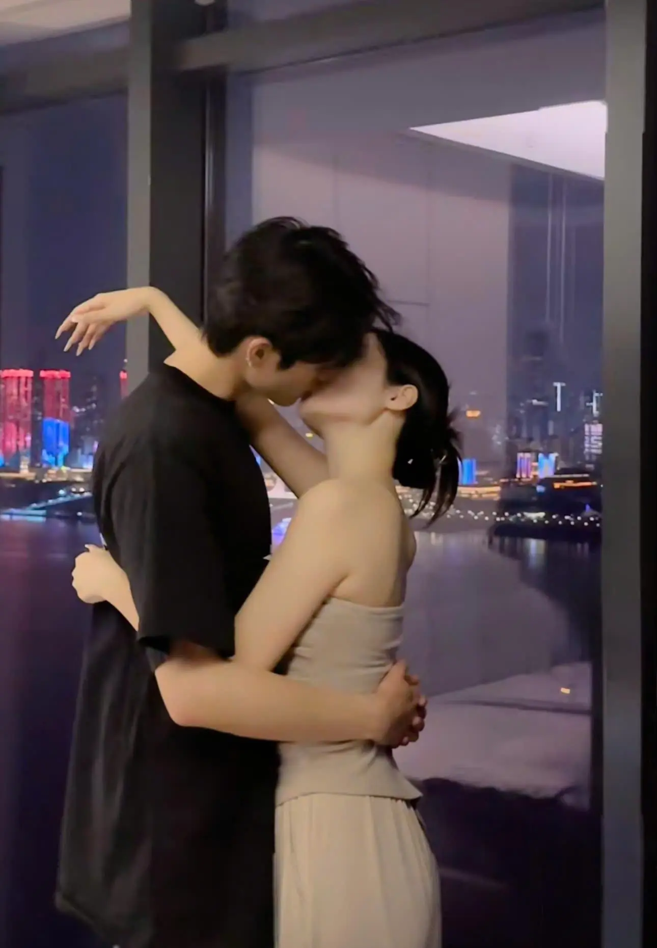 Bìa GIẢ CÂM CŨNG KHÔNG XONG