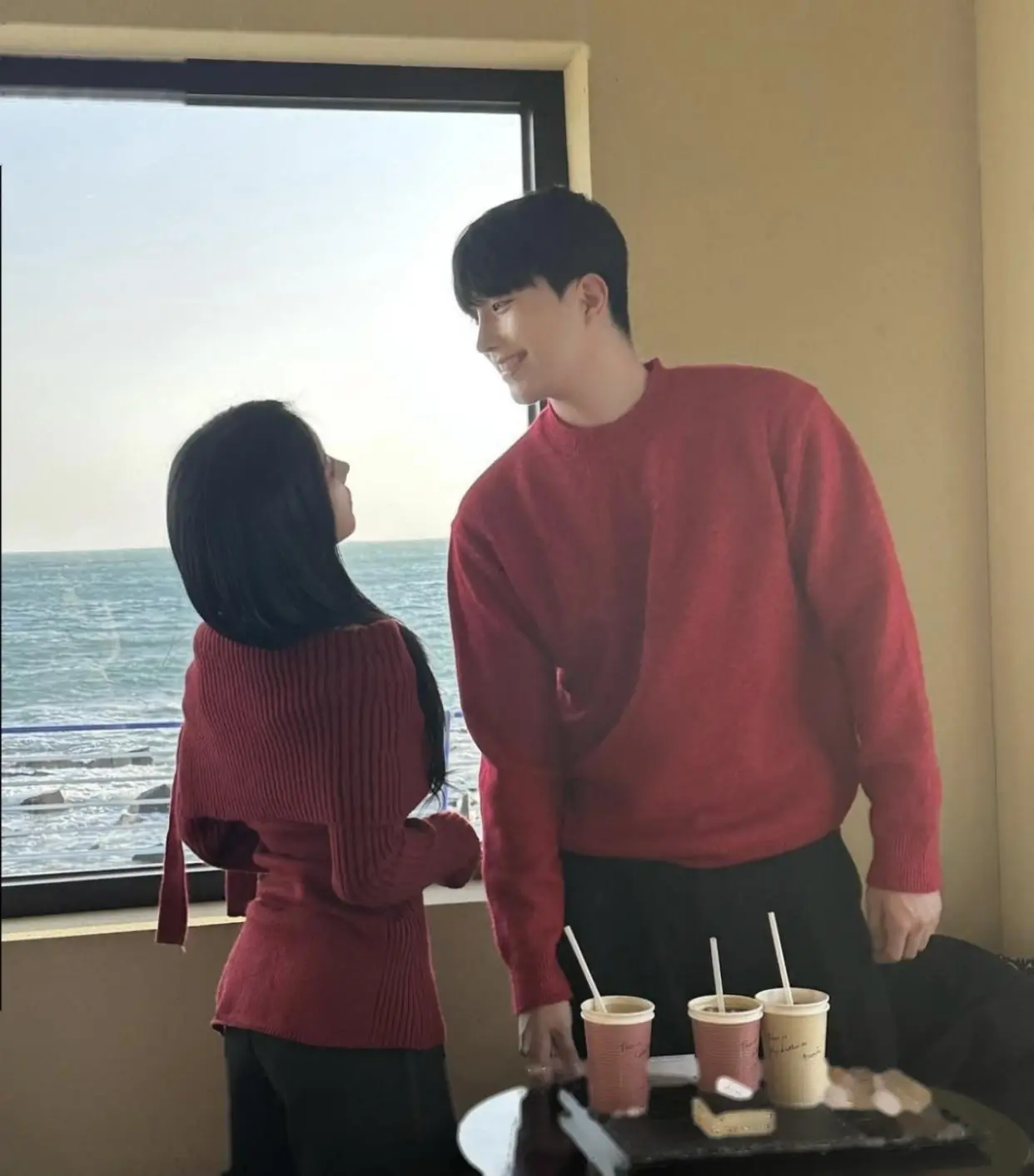 Bìa LỠ NGỦ VỚI KẺ THÙ KHÔNG ĐỘI TRỜI CHUNG