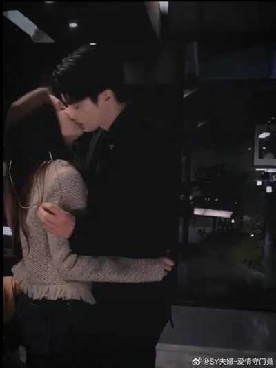 Bìa Khoảng Cách Năm Năm